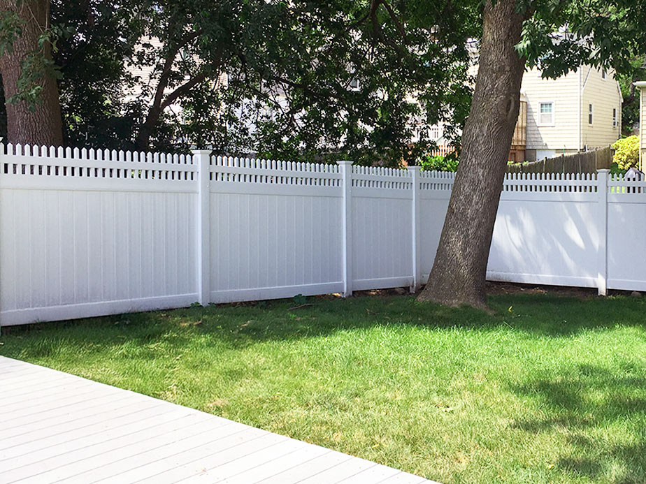 Vinyl decorative fencing in Tewksbury Massachusetts