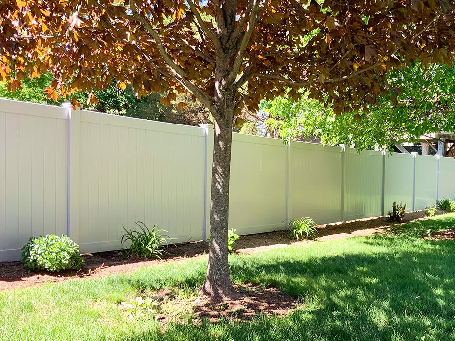 Vinyl privacy fencing in Tewksbury Massachusetts