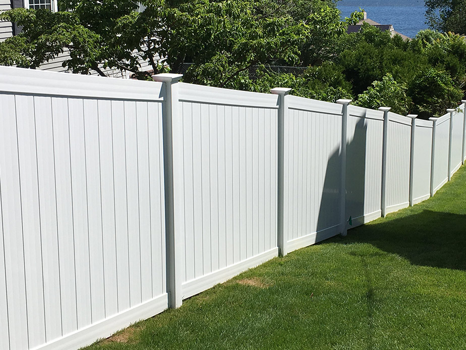 Methuen Massachusetts vinyl privacy fencing