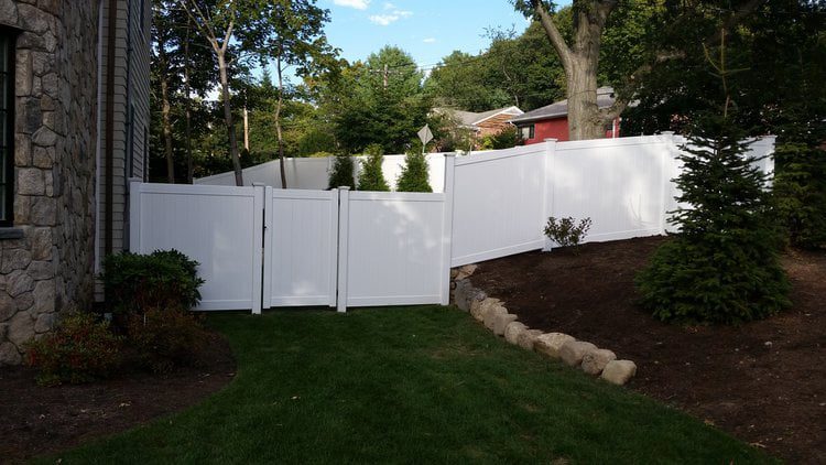 How To Hire The Right Fencing Contractor